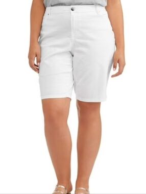 A3 Design Women's White Denim Bermuda Shorts Size 24W NWT